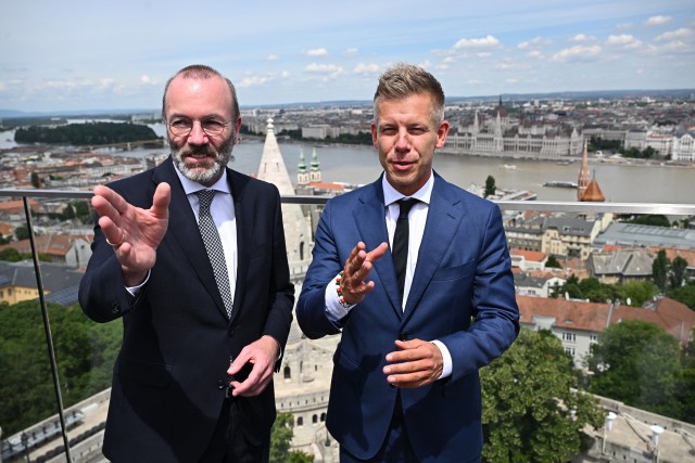 Manfred Weber and Péter Magyar in Budapest. Photo Attila Kisbenedek AFP